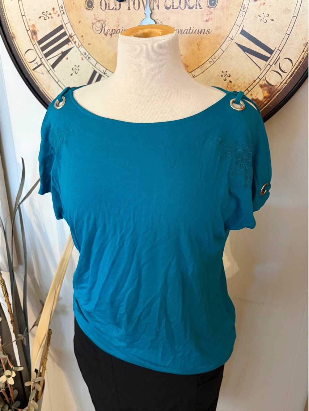 Cable & Gauge Women's Teal Blue Short Sleeve Top